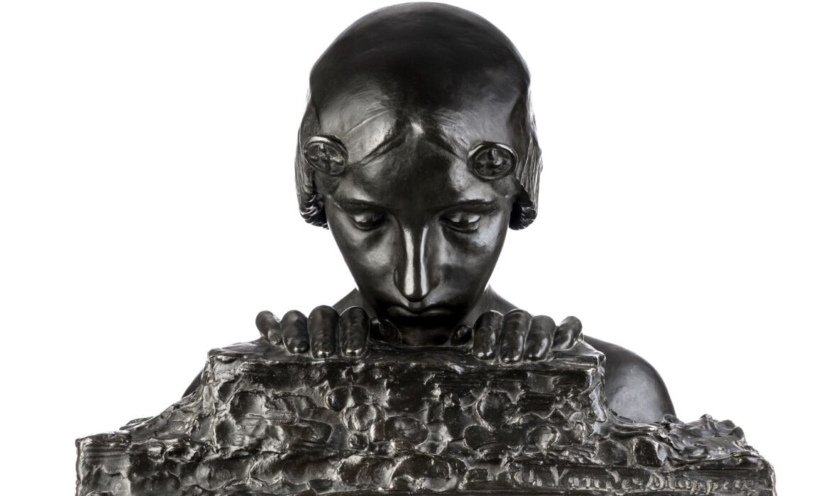 Bronze sculpture of a woman coming out of the water by Charles Van Der Stappen
